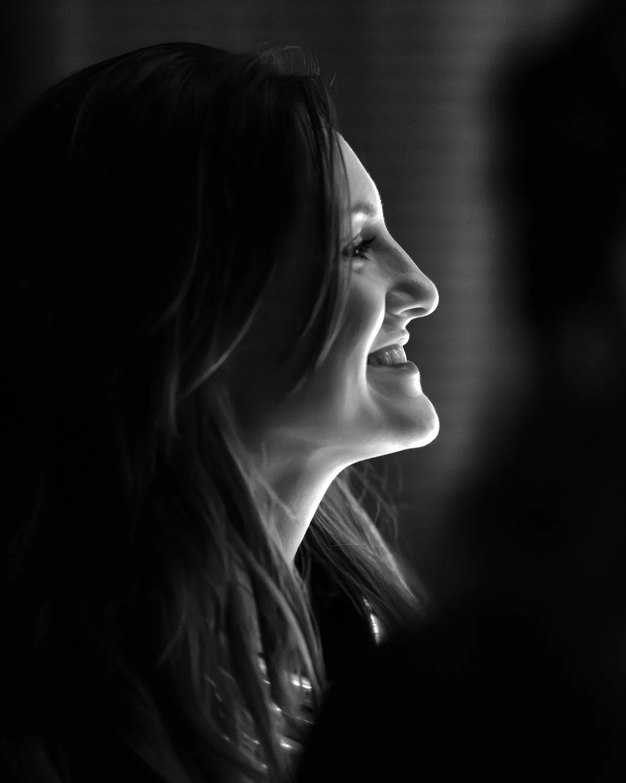 Ritratto di Martina Barison, di profilo e sorridente